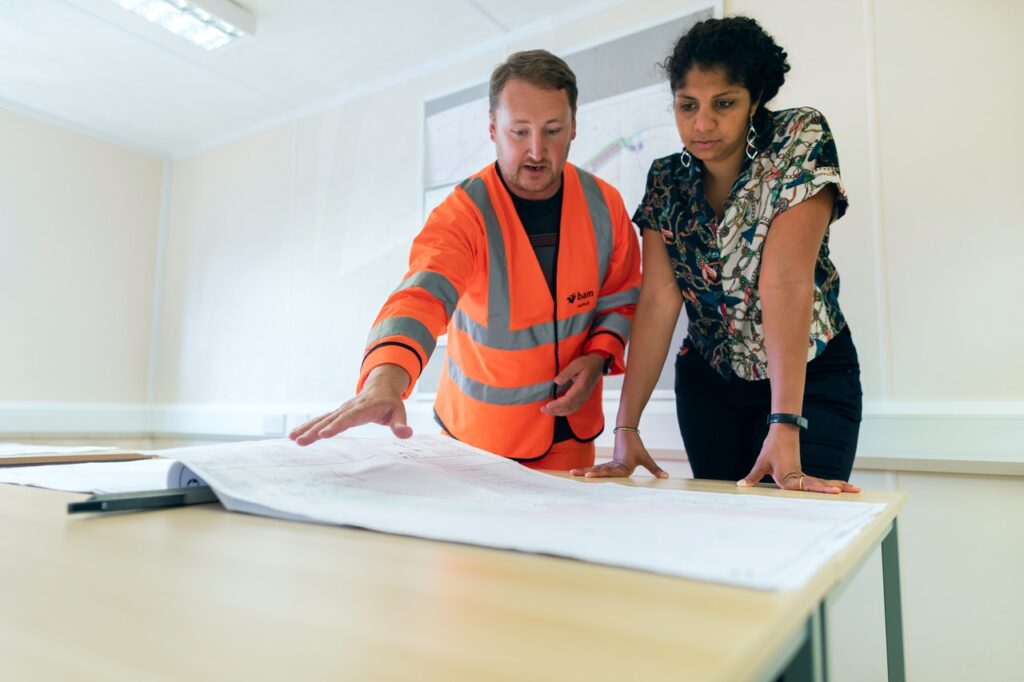 Project lead and site manager discussing a project